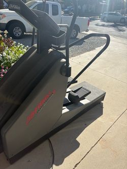 Life fitness elliptical machine