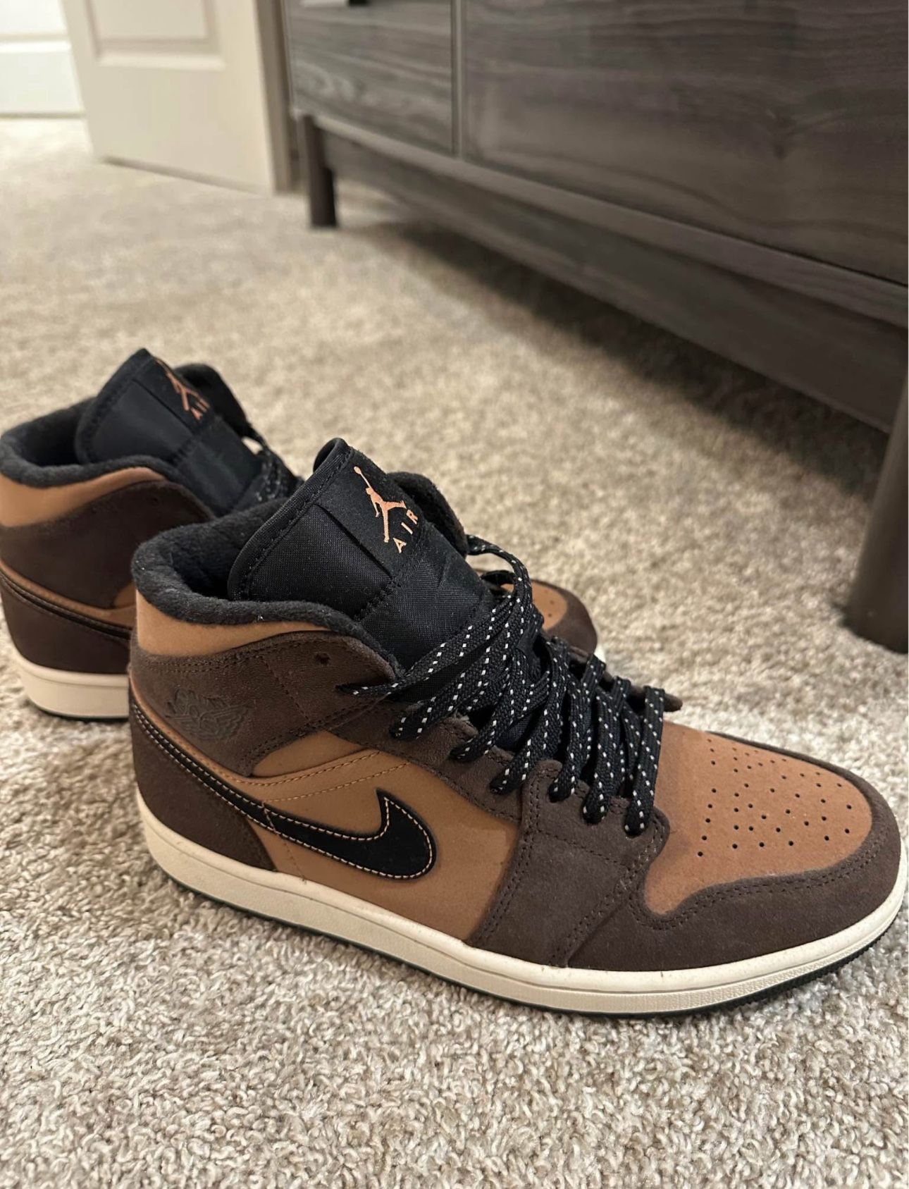 Nike Jordan 1 Mid SE “Dark Chocolate” 