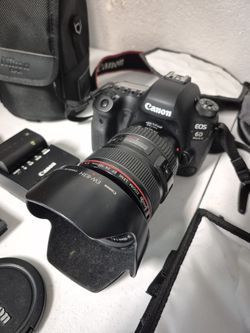 Canon 6D Mark II body & lens
Kit 