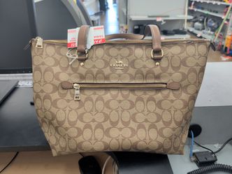 Coach Purse 📍9830 Fondren Rd📍