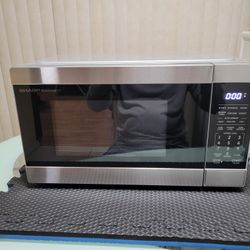 Sharp O.9-cu Ft 900 W Countertop Microwave Stainless Steel 