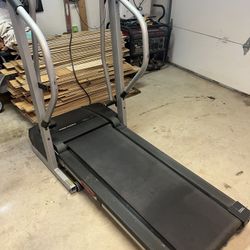 Treadmill works good, has incline