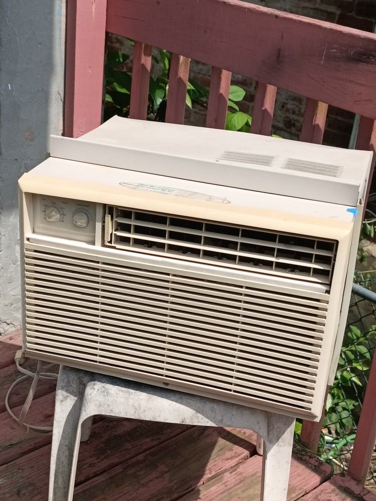 5450 BTU Air Conditioner*AC* Window Unit 