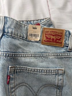 31x32 woman Levi superlow loose jeans