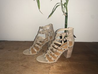 🔐 NEW WOMENS 8.5M BCBG sexy/ classy Chasta Heel Sandals