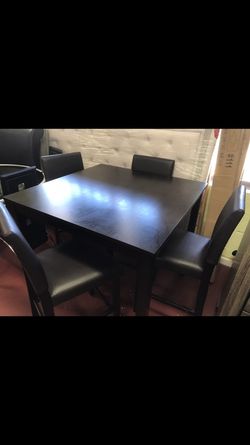 Brand new real wood high table able 4 chairs