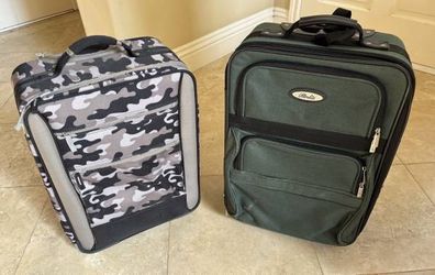 2 carry on suitcases / luggage
