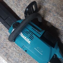 Makita 40v 18" Cordless Chainsaw