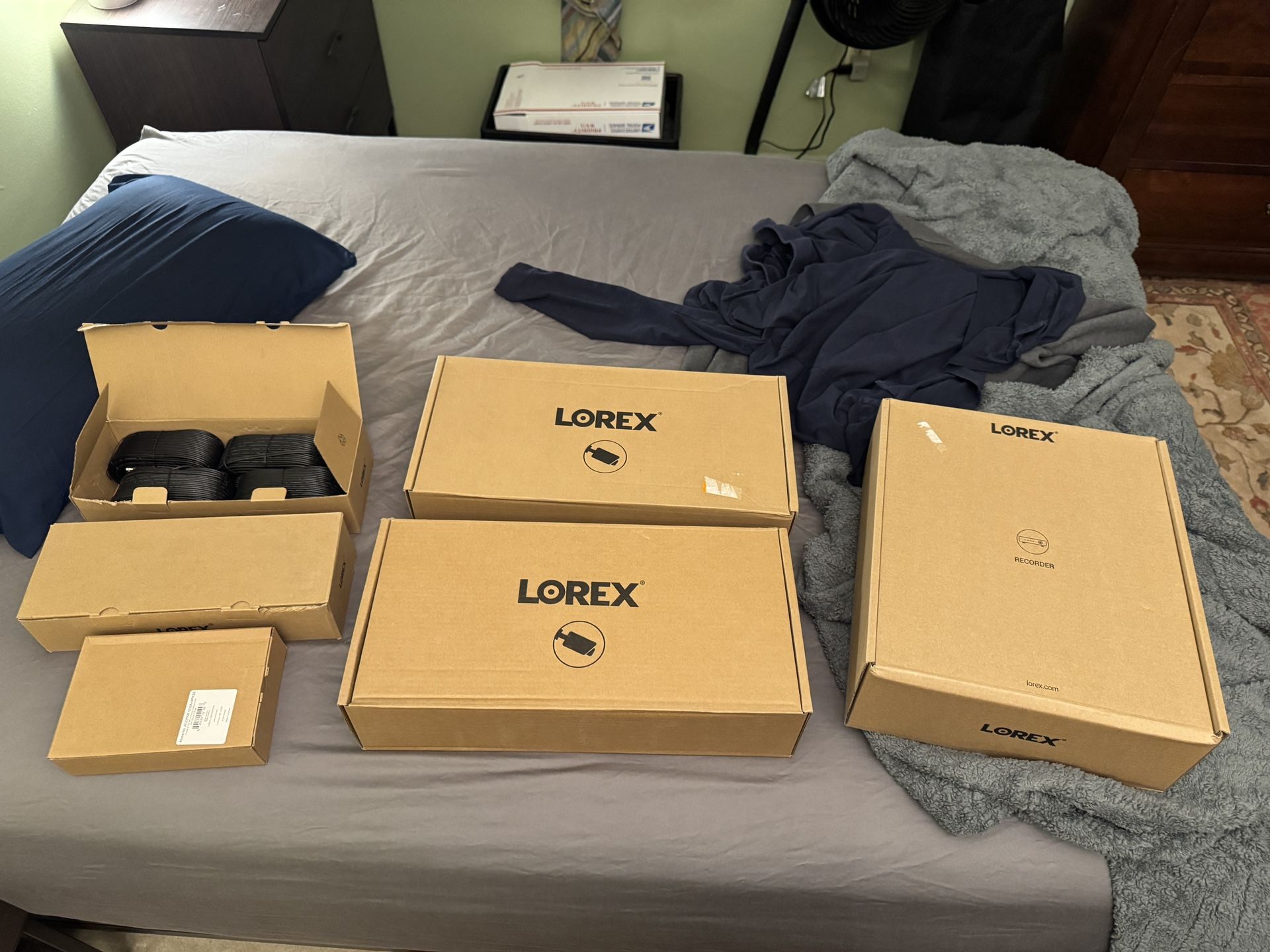 Lorex 4k Security Surveillance Cameras Deterrence X 8 And Recorder for