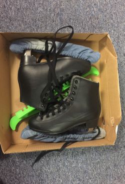 Men’s skates size 5 with blade covers