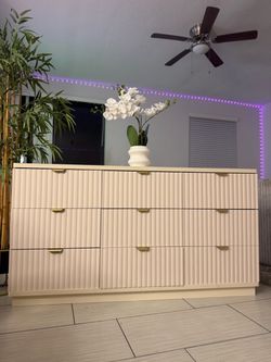 Beige 9-Drawer Fluted Dresser – Gold Handles