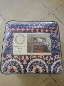 6-piece reversible quilted bedding set by brand Dream & Love