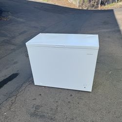 Standing Deep Chest Freezer Large 