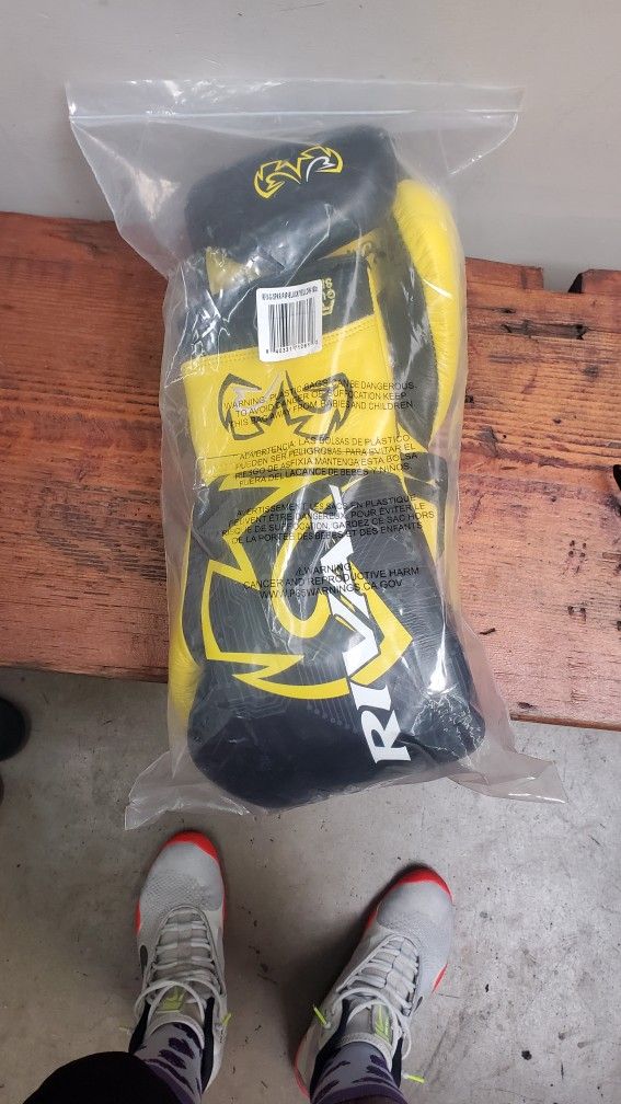 Rival Boxing Gloves 16oz