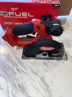 Milwaukee M18 FUEL 18V Lithium-Ion Brushless Cordless Metal Cutting 5-3/8 in. Circular Saw