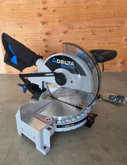 Delta ShopMaster 10-inch compound Power Miter Saw. Open Box, Never Used!

$135