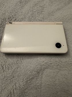 Nintendo DSi XL white broken/for parts