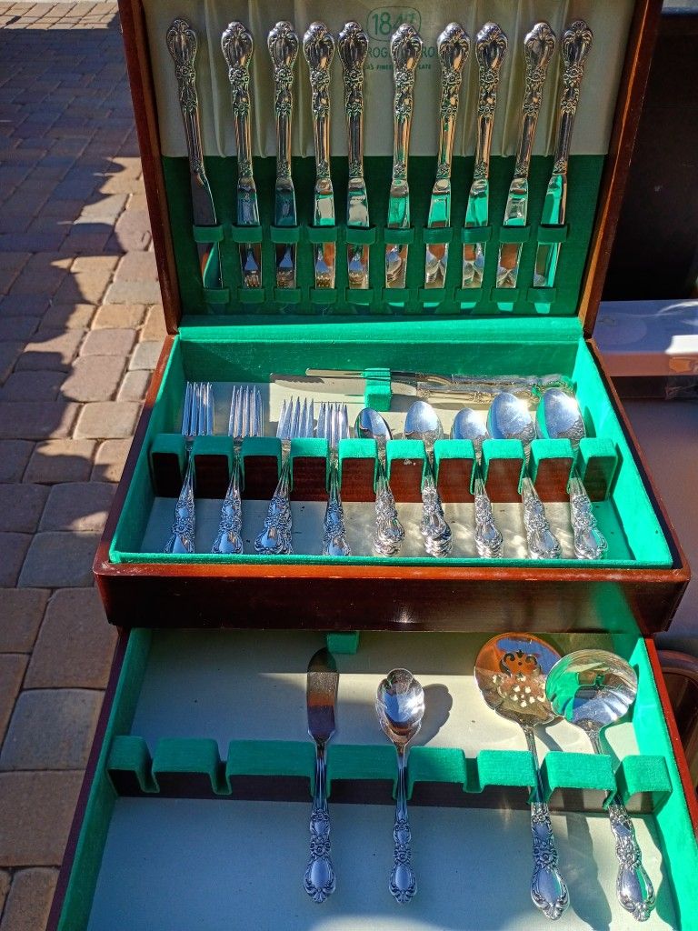 1847 Rogers Brothers Silver Plane And Anti-Tarnish Chest Cash Only