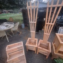 Cedar Planter With Trellace