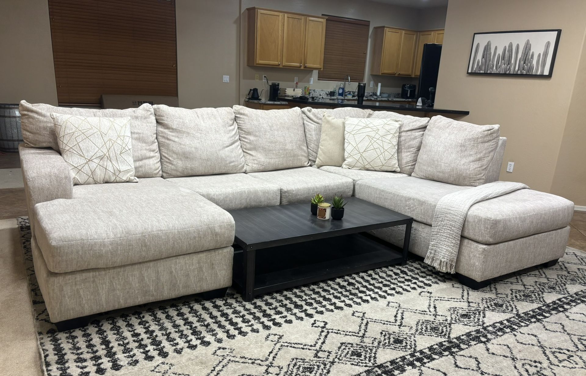 Beautiful Ultra-Soft Ashley U-Shape Sectional W Chaise