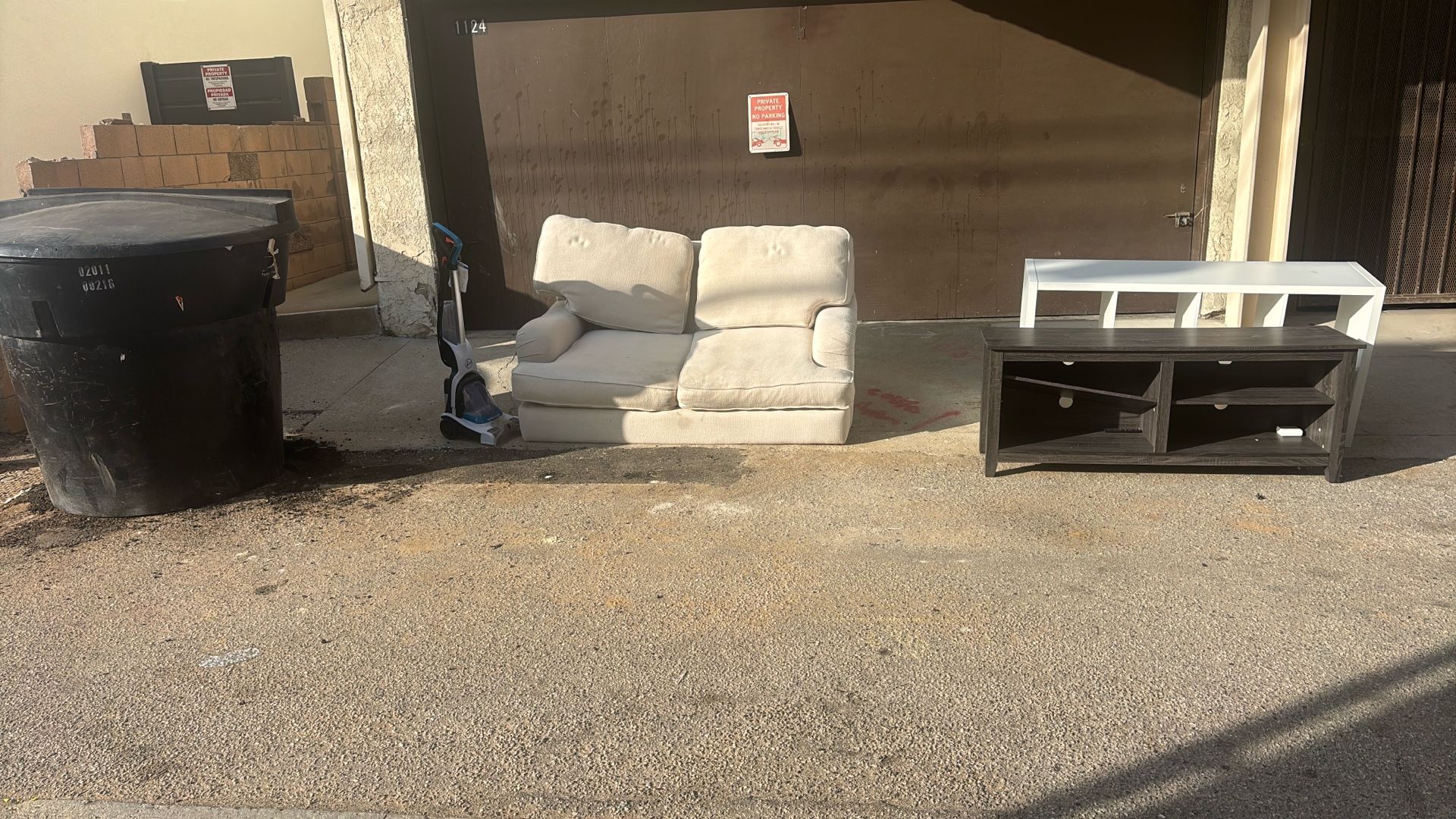 FREE in the alley Behind 9th And Wilshire