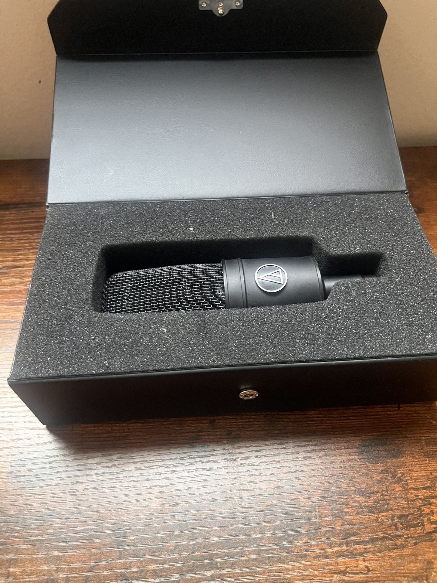 Audio Technica At4033A Condenser Microphone