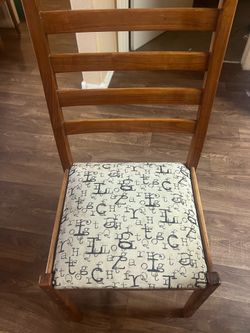 Dinette table and four chair chairs