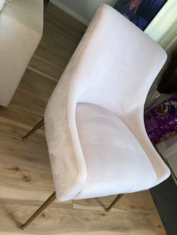 Pink Velvet Chair 