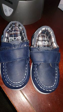 SZ 6 Boys Casual Shoes