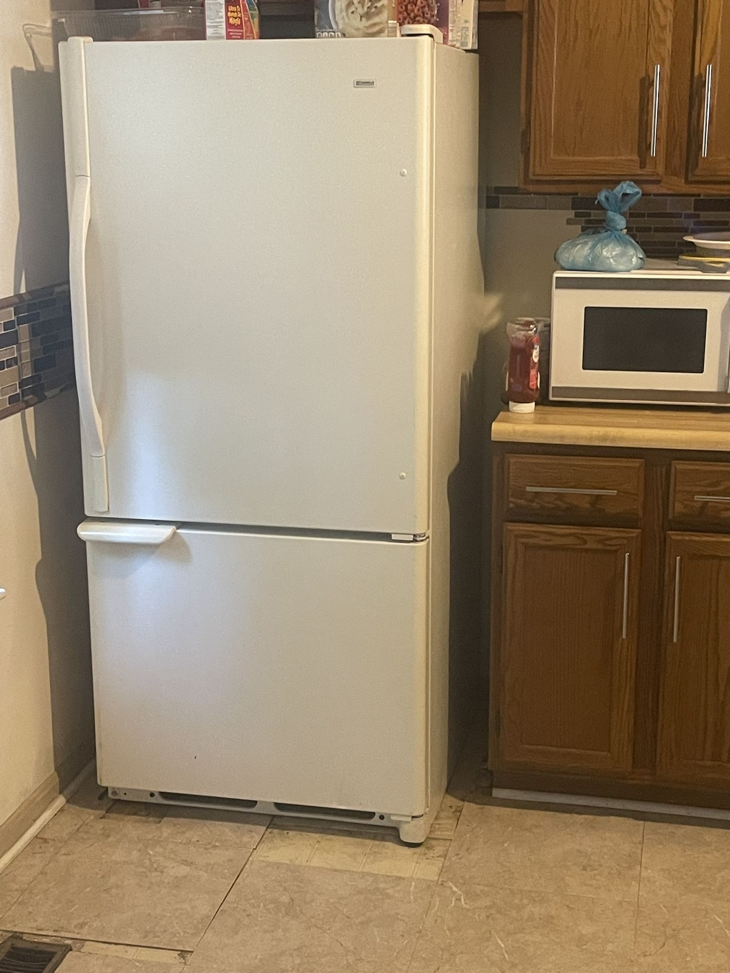 Fridge And Stove 