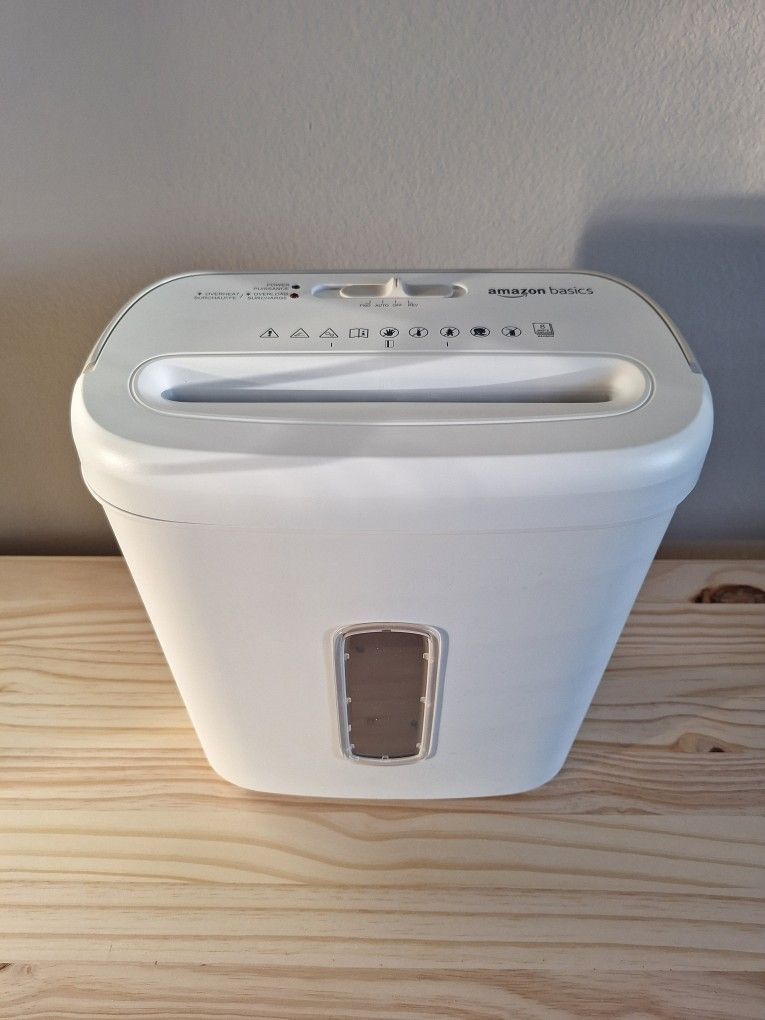 Amazon Basics Cross Cut Paper and Credit Card Shredder for Security - 8-Sheet, Heavy Duty, White