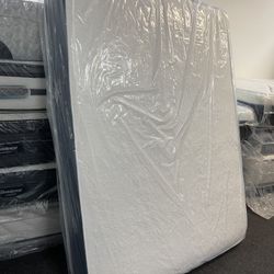 QUEEN SIZE MATTRESS BRAND NEW 11 INCH COMFORTABLE AVAILABLE DELIVERY SAME DAY LOCATION 303 POCASSET AVE PROVIDENCE RI 