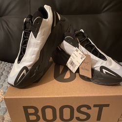 Size 6- Adidas Yeezy Boost 700 mnvn Blue Tint Size 6