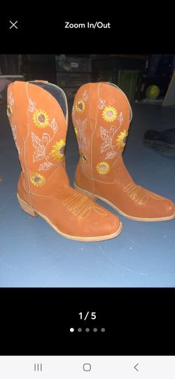 Embroidered Sunflower Cowboy Boots