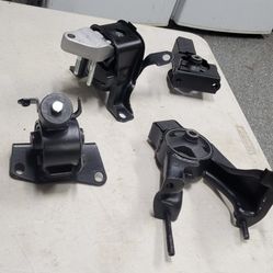 2003---2008 Toyota Corolla, Matrix  4 Piece Engine Mount