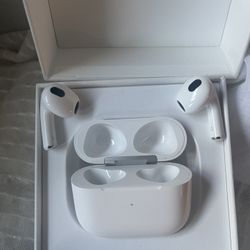 AirPods 3rd Gen w/Lightning Charging Case