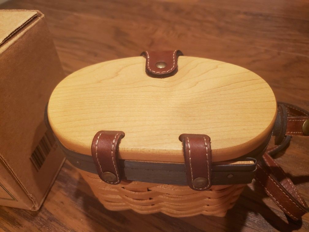 Unused Longaberger Collectors Club Edition Country Estates Coll Small Saddlebrook Basket 15679