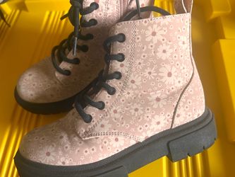 Girls boots