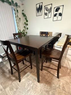Living Spaces Counter-Height Dining Table Set – 4 Chairs – Excellent Condition