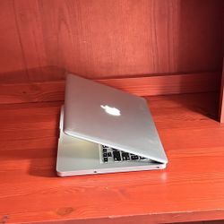 Apple MacBook Pro 13” I5/8GB/256GB SSD $140