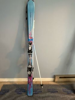 Atomic women’s skis w/ bindings
