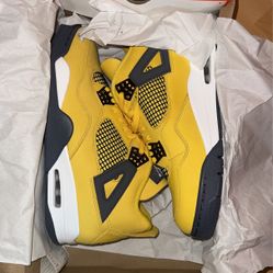 Jordan Retro 4 Lightning