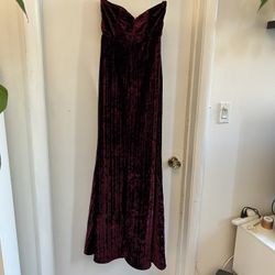 Lulu’s Strapless Velvet Dress