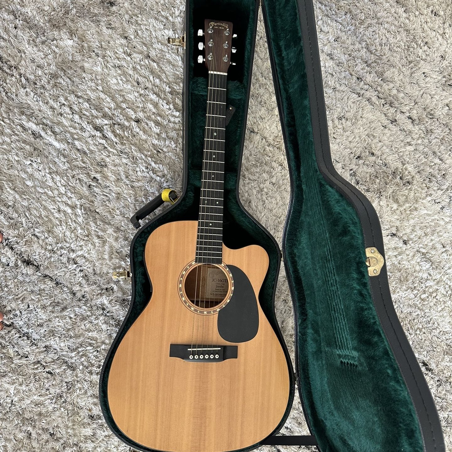 GORGEOUS Martin Acoustic Plug In Cut away