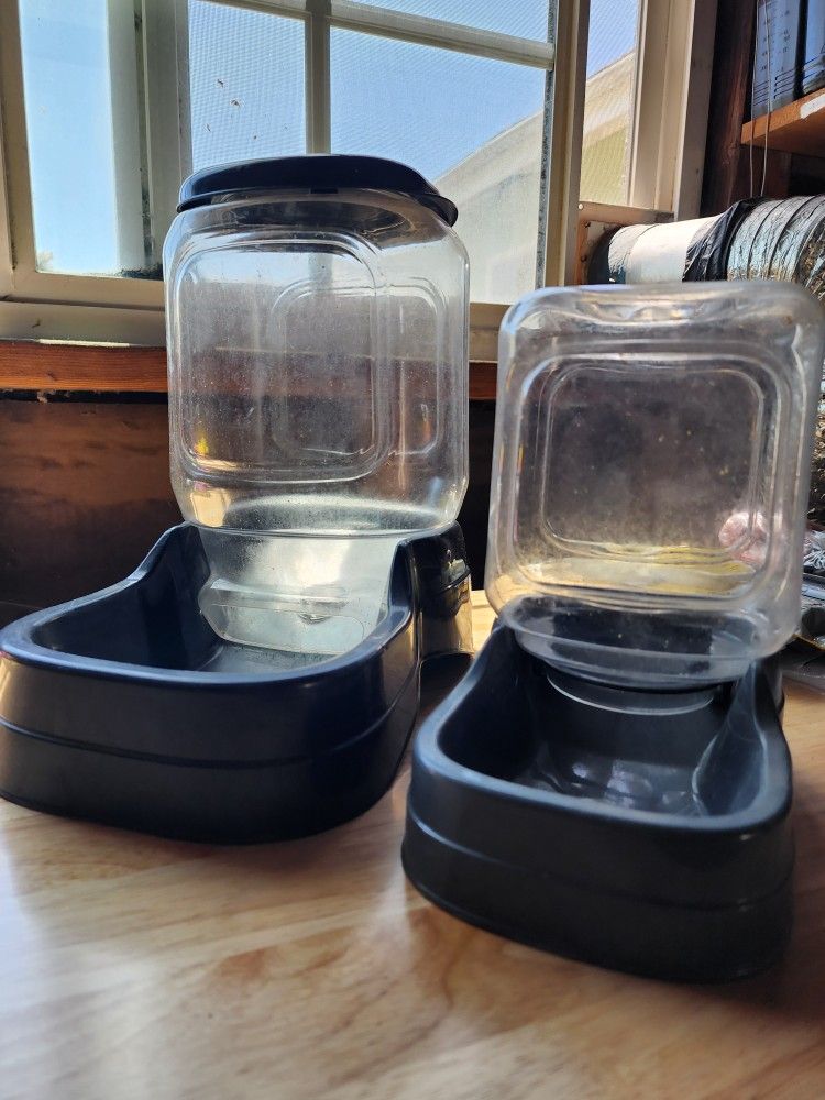 Pet Feeders