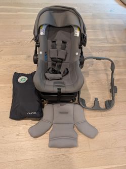 Nina pipa Lite Lx Infant Car Seat with base, adapter and accessories