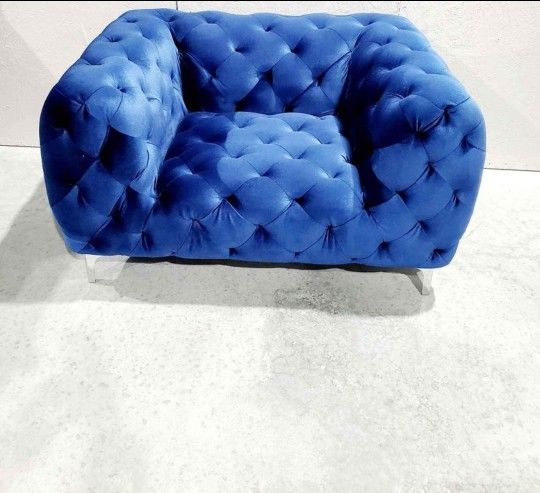 BRAND NEW BLUE TUFTED OVERSIZED CHAIR SAME DAY DELIVERY