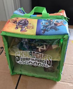 Skylander case with figures