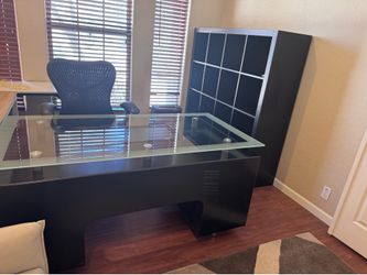 Contemporary office desk