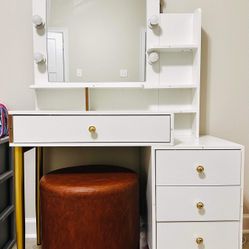 Vanity table with lighted mirror, 3 drawers and stool included